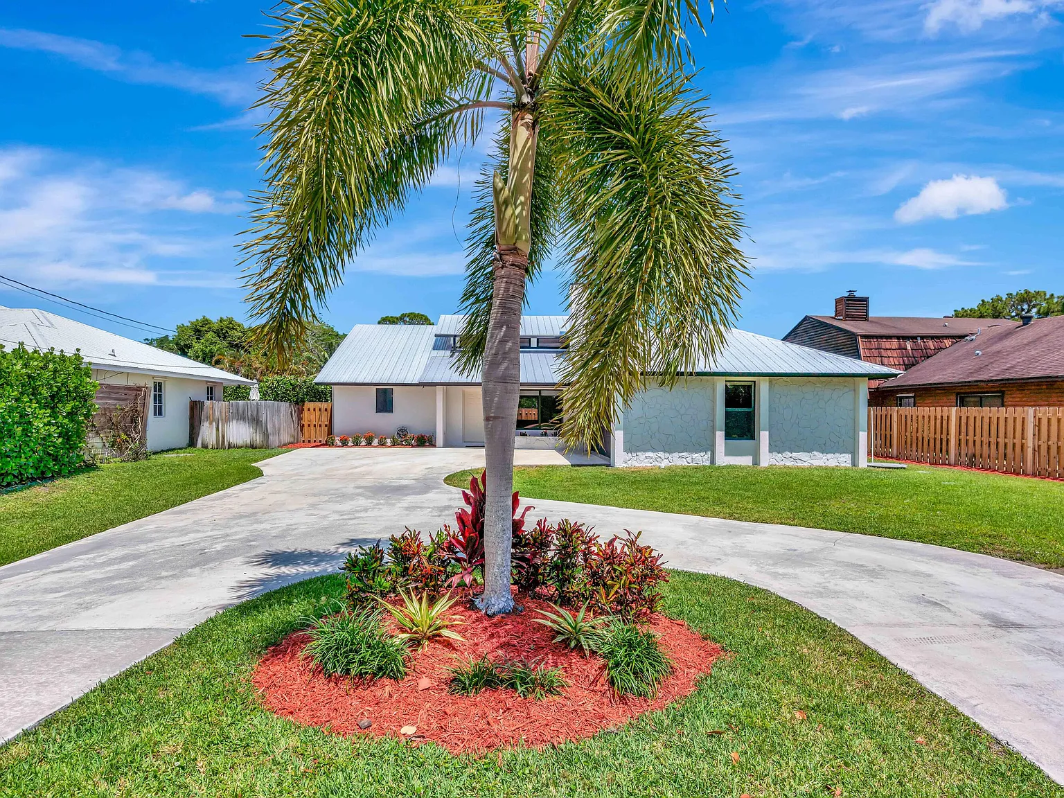 3 bed, 2.0 bath, 1673 sqft, $4,800 — Photo 1