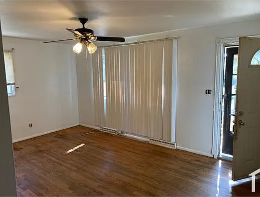 3 bed, 864 sqft, $1,250 — Photo 2