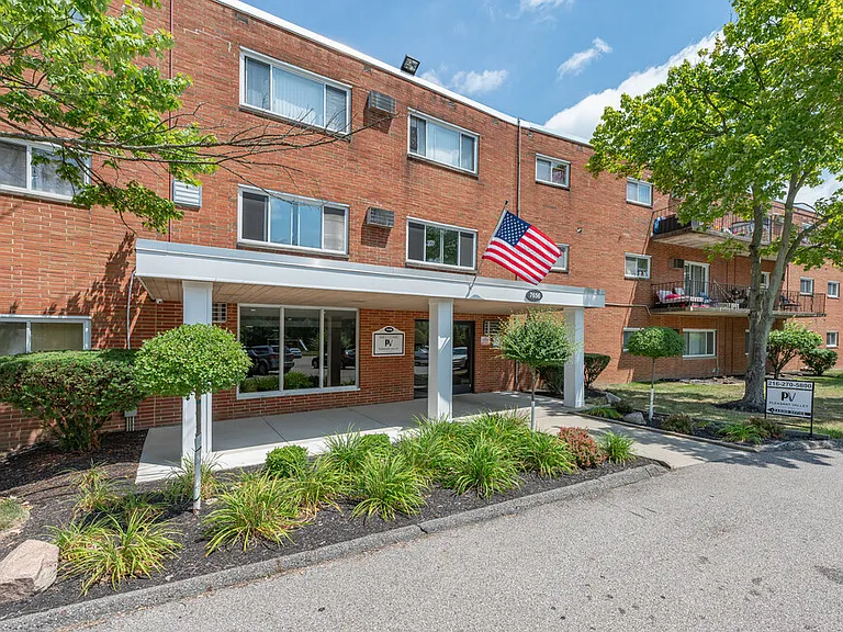 Pleasant Valley Apartments — Photo 2