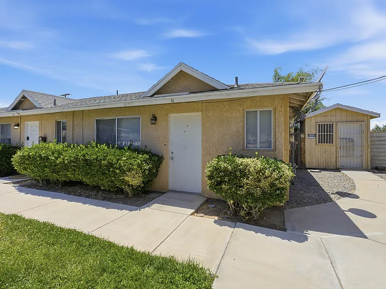 21911 Arapahoe Ave #6 — Photo 4