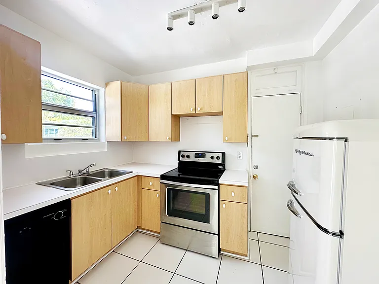 1534 Euclid Ave #C — Photo 9