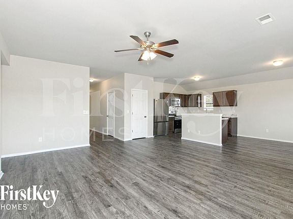 3rd image of 240 Hillcrest Dr