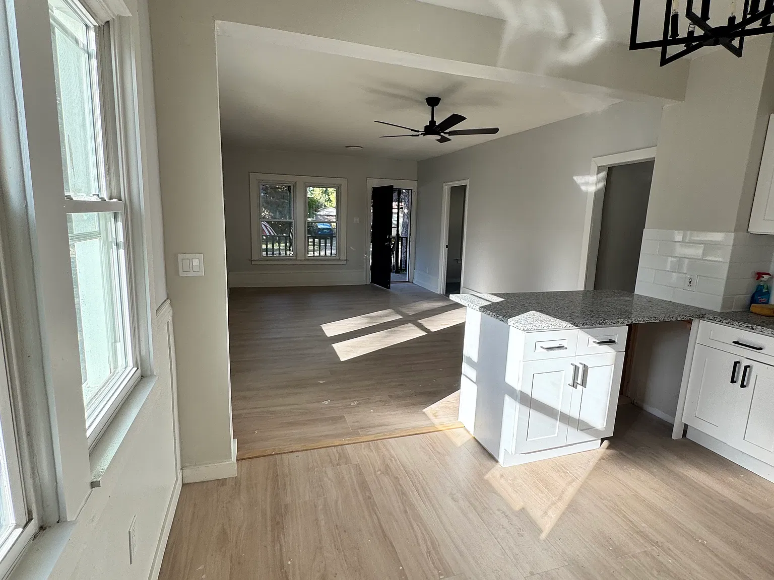 3 bed, 992 sqft, $1,850 — Photo 4