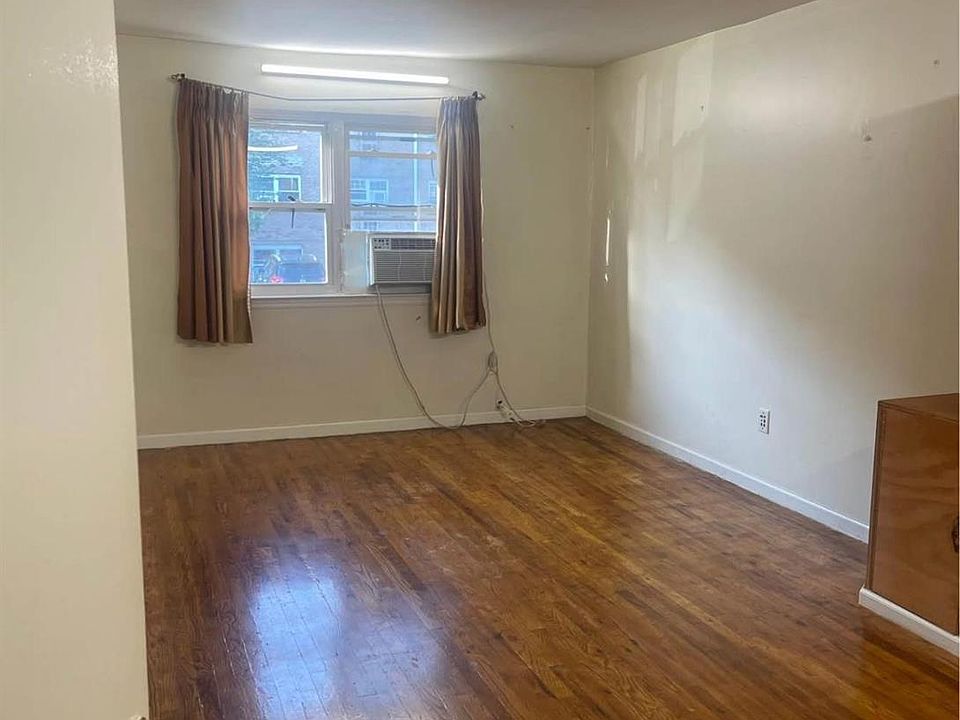 1st image of 254 College Dr