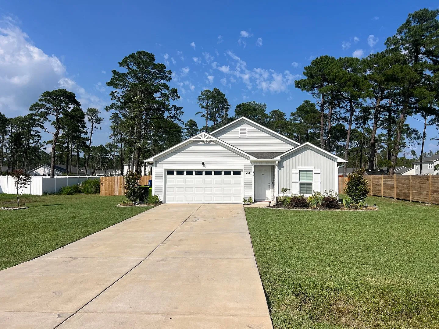 3 Bedroom 2 Bathroom House in Boiling Spring Lakes NC — Photo 1