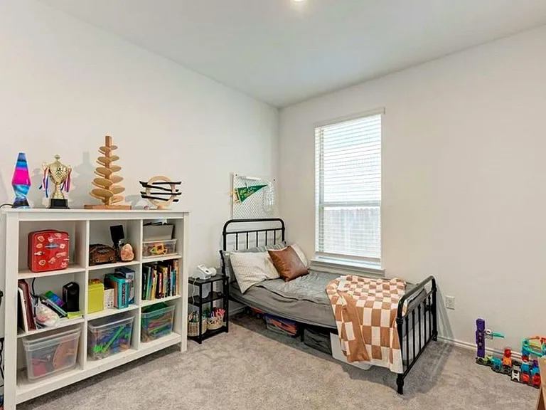 112 Bennington Dr — Photo 17