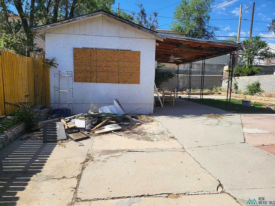 2nd image of 806 E Aztec Ave