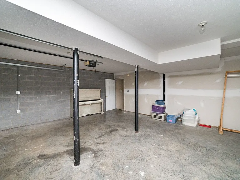 72 Viking Dr — Photo 54