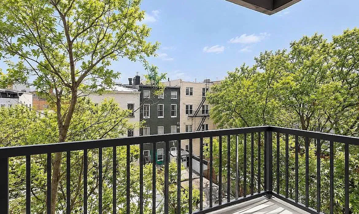 76 Hart Street — Photo 3