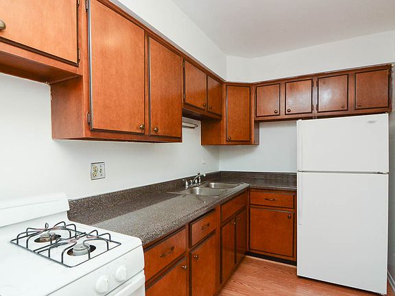 3rd image of 660 W Wrightwood Ave #211