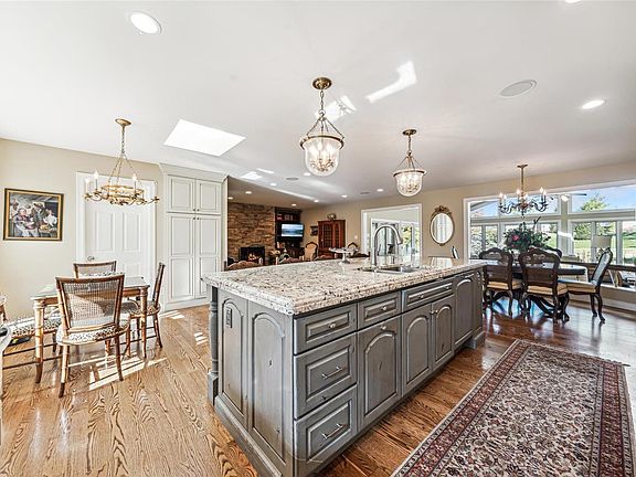 5th image of 10 Kirken Knoll Dr