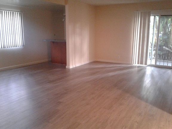 2nd image of 623 S Grevillea Ave APT 1