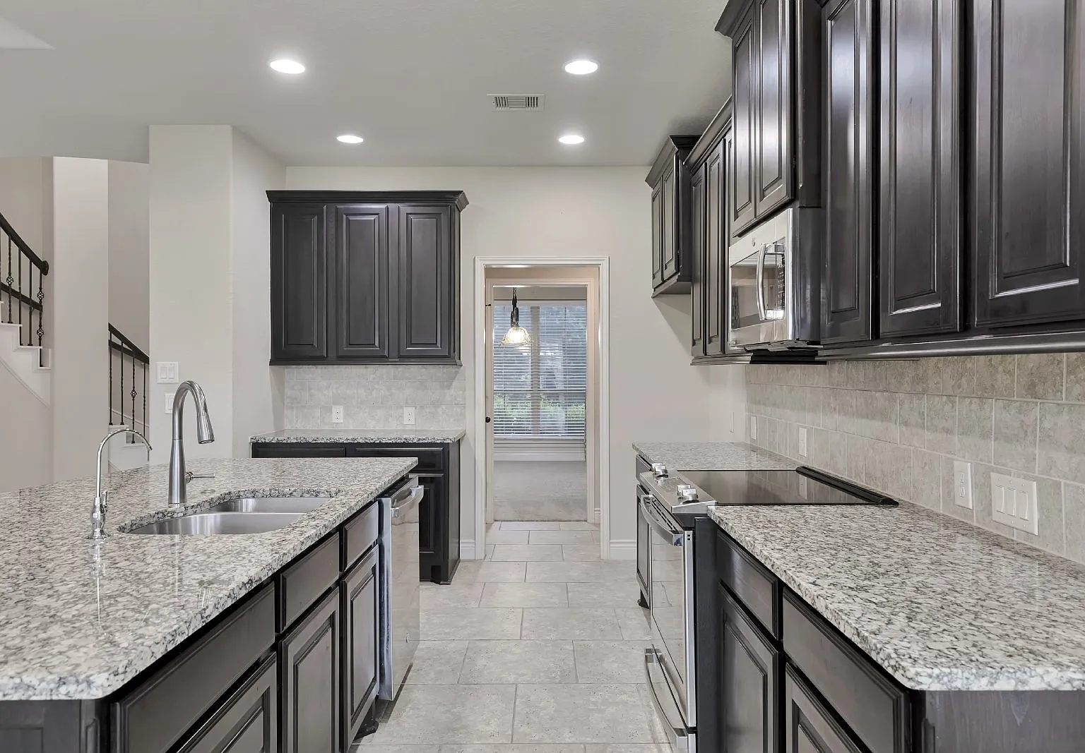 4 bed, 3.5 bath, 3395 sqft, $3,400 — Photo 4