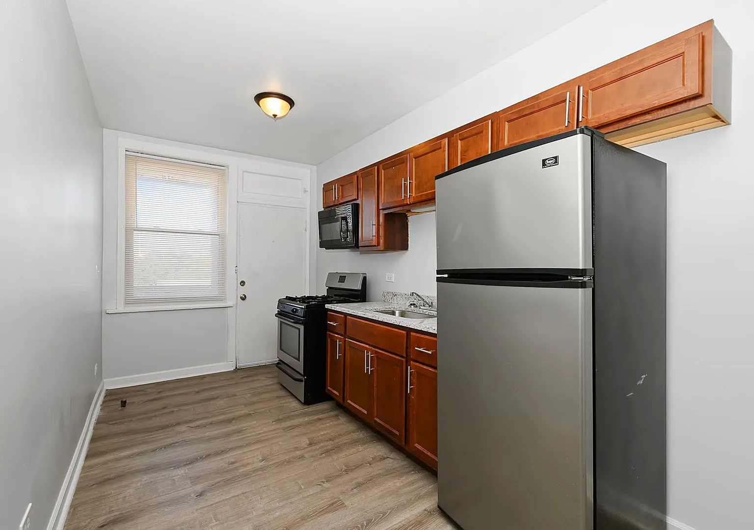 1514-1516 E 67th PL — Photo 3
