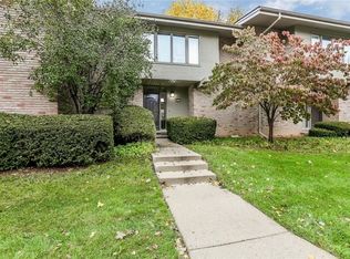 351 Concord Pl #1, Bloomfield Hills, MI 48304