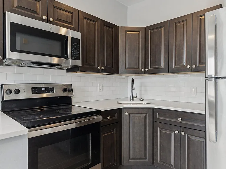21 E Price St #2B — Photo 5
