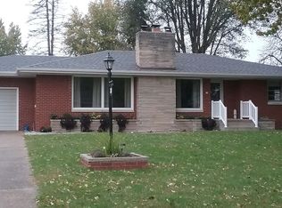 30 Winegar Dr, Canton, IL 61520