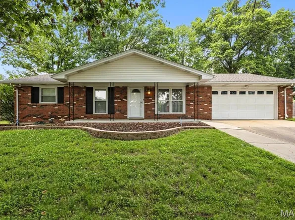 1689 Heffington Dr, Chesterfield, MO 63017