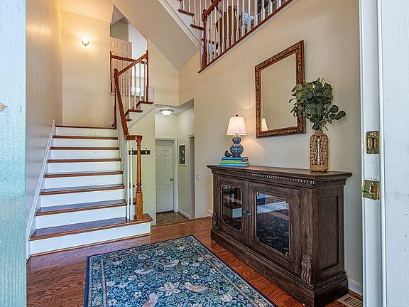 3rd image of 389 Claremont Ln