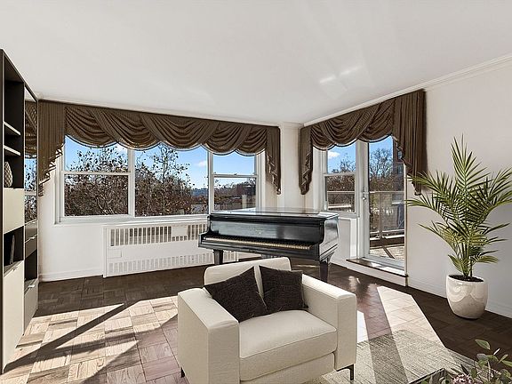 2nd image of 535 E 86th St #6F