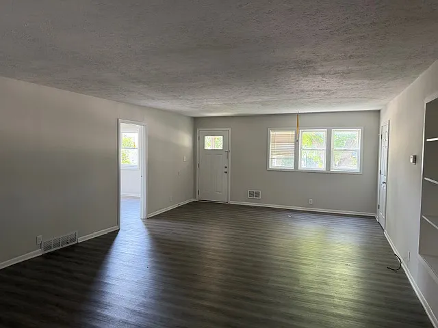 165 S 3rd St — Photo 3
