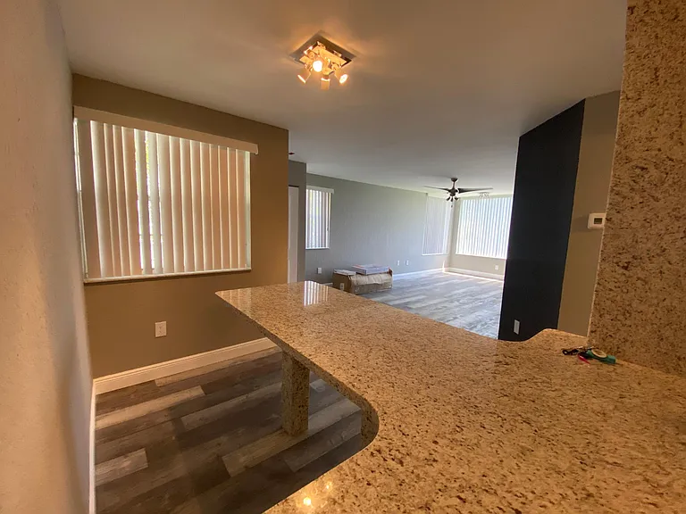 2831 N Oakland Forest Dr — Photo 7