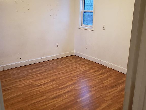 3rd image of 2413 S Gharkey St Floor 2