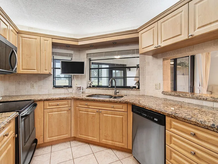 5851 Parkwalk Dr — Photo 36