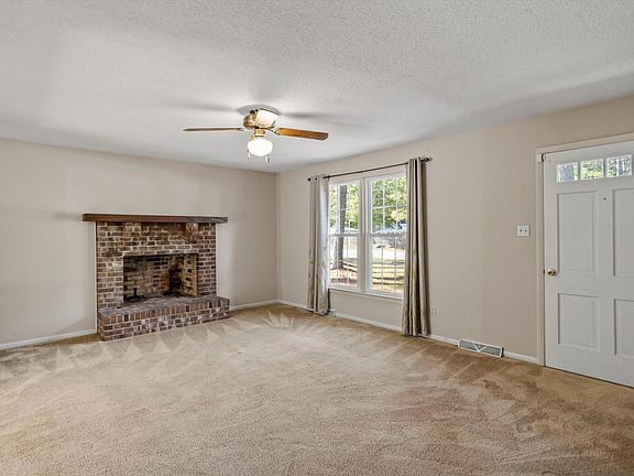 2nd image of 808 Old Fayetteville Rd