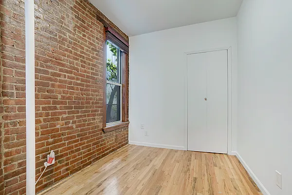 Rented by Creed Realty Group | media 16