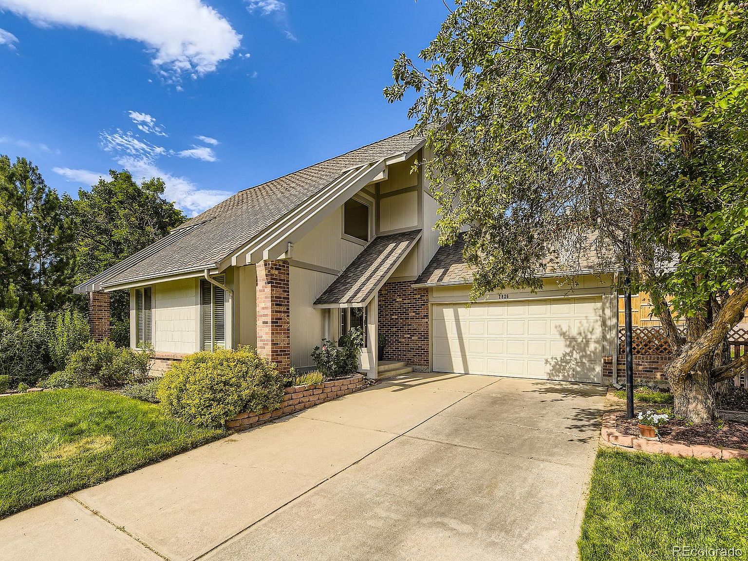 LAREINE 会報 7826 N Laureen Ave, Fresno, CA 93720 | Zillow