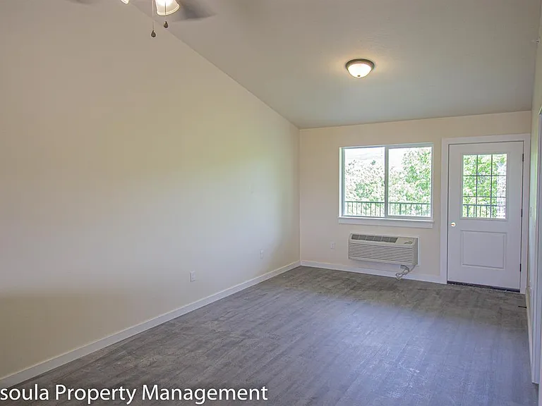 American Way Apartments — Photo 5