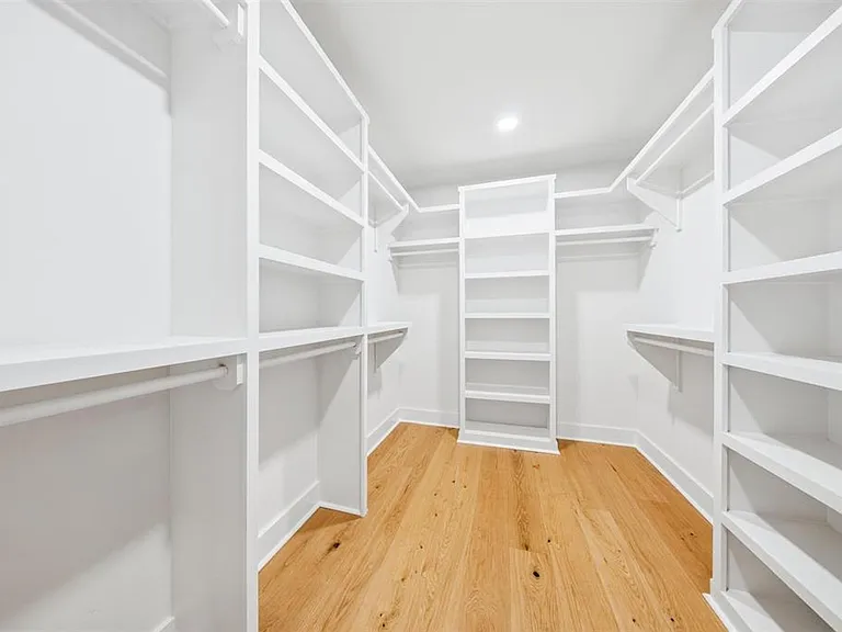 1827 Fernando Dr — Photo 4