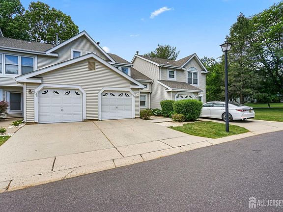 2nd image of 105 Lloyd Ct