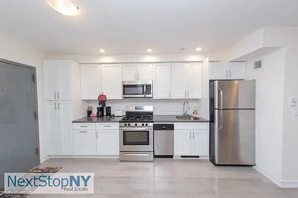 Rented by NextStopNY | media 13