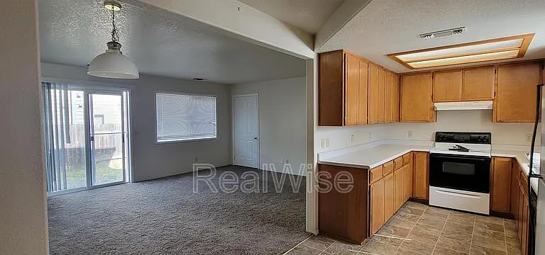 1806 Medart Ln — Photo 2