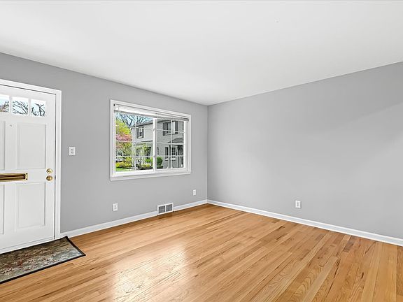 4th image of 1858 Graefield Rd