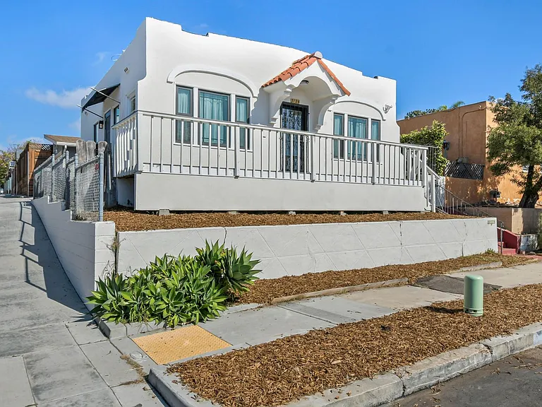 3124 B St — Photo 2