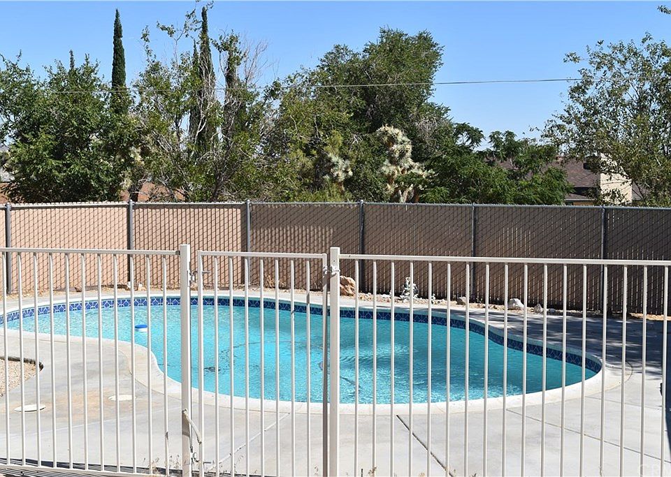 1st image of 58406 Desert Gold Dr