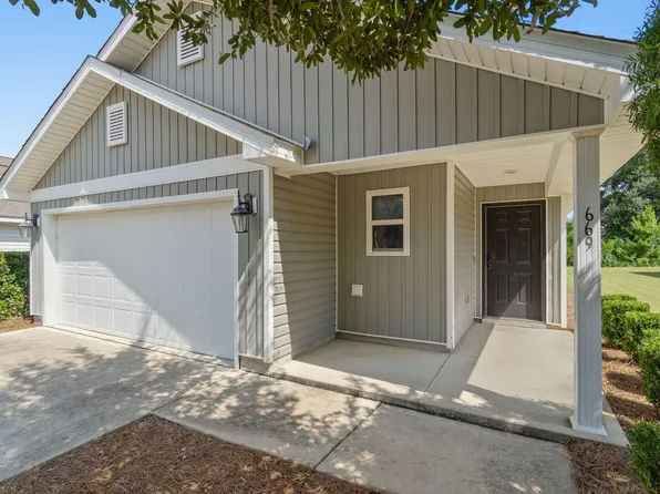 669 Earl Godwin Rd, Freeport, FL 32439