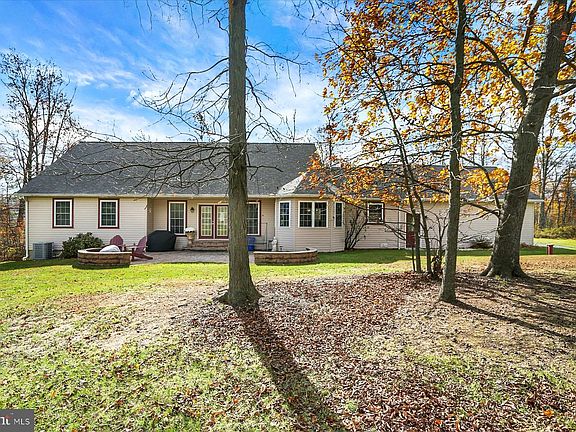 4th image of 515 Hickory Ln