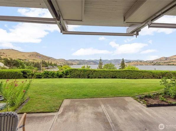 301 S 3rd Street #3, Chelan, WA 98816