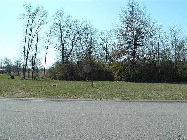2nd image of 828 Brooke Ln