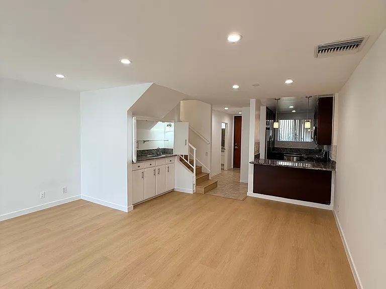921 10th St. — Photo 20