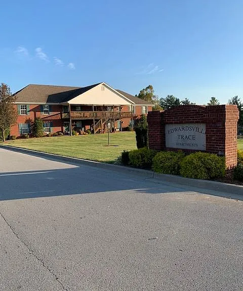 Edwardsville Trace — Photo 1
