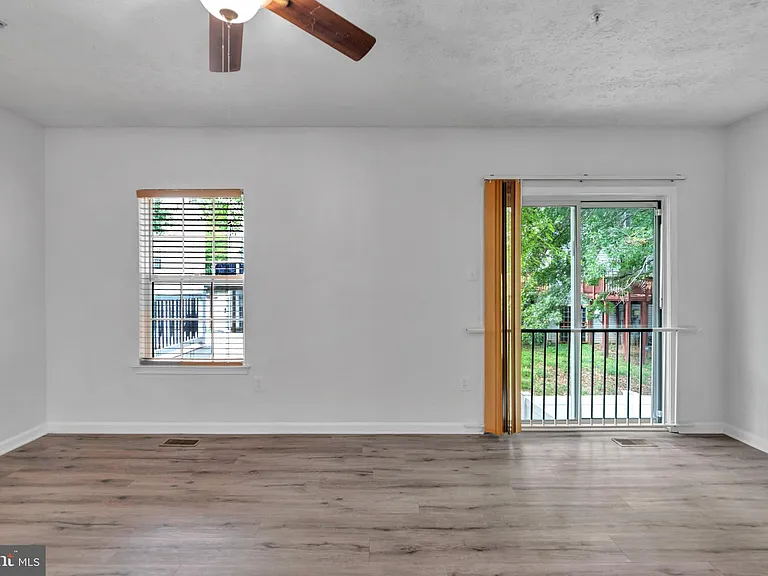 2406 Lemontree Ln — Photo 13