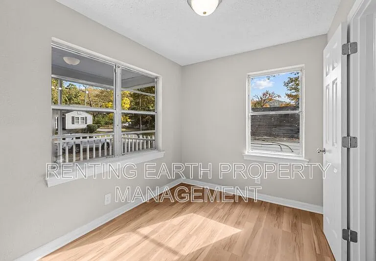 7404 Paris Ave — Photo 9