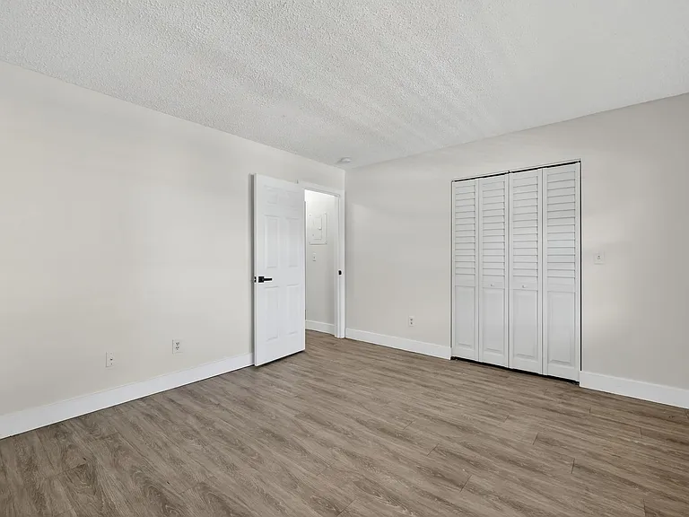 2517 S 17th St — Photo 12