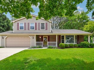 1528 Aztec Cir, Naperville, IL 60563