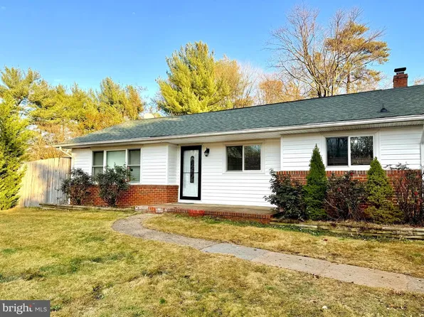 8407 Bodkin Ave, Pasadena, MD 21122